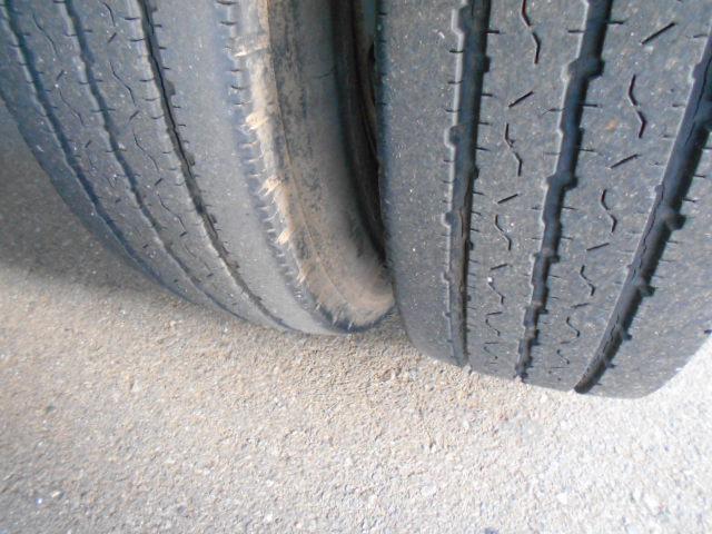 デュトロ 　クレーン付き平ボディ　上物タダノ製　４段ブーム　ラジコン（無線）　フックイン　２．６ｔ吊り　標準ロングボディ　荷台寸法３８０×１７９×３７　荷台床木張り　ロープ穴３対　アオリ開閉サポート（52枚目）