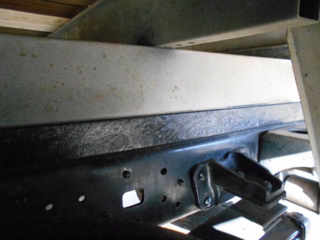 デュトロ 　クレーン付き平ボディ　上物タダノ製　４段ブーム　ラジコン（無線）　フックイン　２．６ｔ吊り　標準ロングボディ　荷台寸法３８０×１７９×３７　荷台床木張り　ロープ穴３対　アオリ開閉サポート（68枚目）