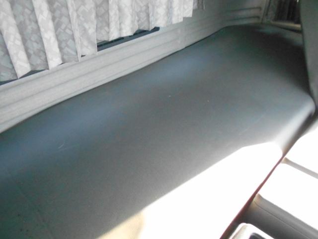 ギガ 　コンクリートミキサー車　上物カヤバ製　容量８．７立米　積載９．６７ｔ　水タンク＆モーター付　電動ホッパーカバー　２デフ　走行２８．４万ｋｍ　７速ミッション（12枚目）