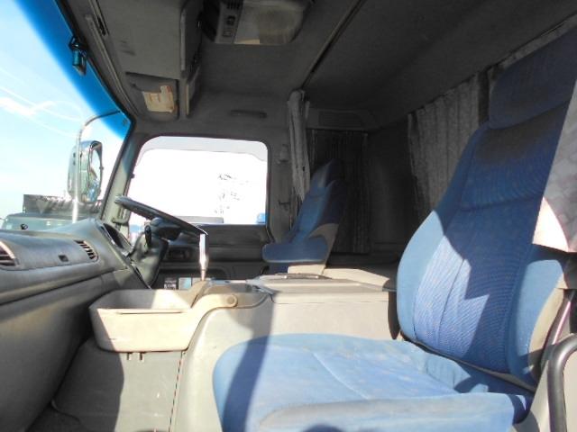 ギガ 　コンクリートミキサー車　上物カヤバ製　容量８．７立米　積載９．６７ｔ　水タンク＆モーター付　電動ホッパーカバー　２デフ　走行２８．４万ｋｍ　７速ミッション（13枚目）