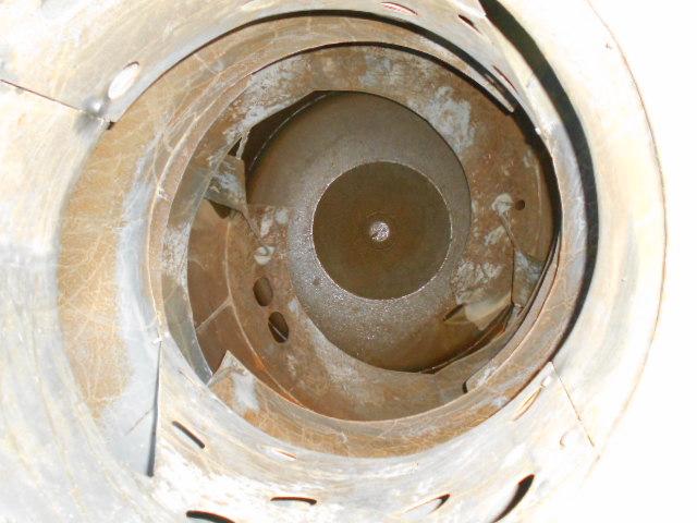 ギガ 　コンクリートミキサー車　上物カヤバ製　容量８．７立米　積載９．６７ｔ　水タンク＆モーター付　電動ホッパーカバー　２デフ　走行２８．４万ｋｍ　７速ミッション（24枚目）