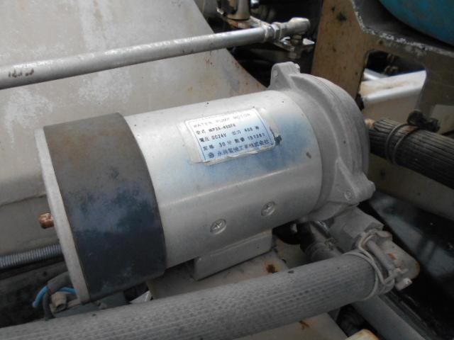 ギガ 　コンクリートミキサー車　上物カヤバ製　容量８．７立米　積載９．６７ｔ　水タンク＆モーター付　電動ホッパーカバー　２デフ　走行２８．４万ｋｍ　７速ミッション（26枚目）