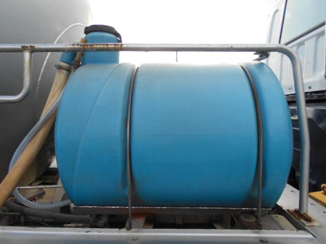 ギガ 　コンクリートミキサー車　上物カヤバ製　容量８．７立米　積載９．６７ｔ　水タンク＆モーター付　電動ホッパーカバー　２デフ　走行２８．４万ｋｍ　７速ミッション（29枚目）