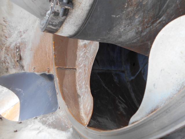 ギガ 　コンクリートミキサー車　上物カヤバ製　容量８．７立米　積載９．６７ｔ　水タンク＆モーター付　電動ホッパーカバー　２デフ　走行２８．４万ｋｍ　７速ミッション（33枚目）