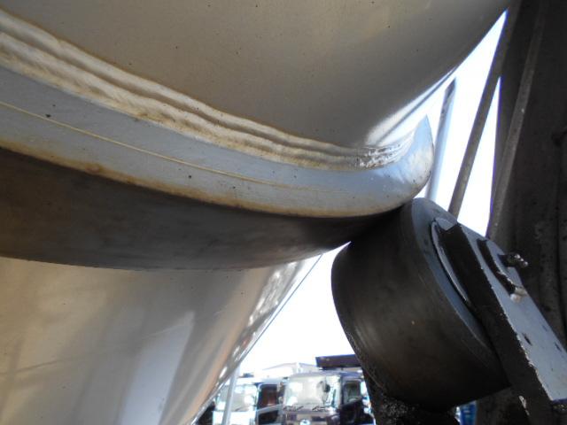 ギガ 　コンクリートミキサー車　上物カヤバ製　容量８．７立米　積載９．６７ｔ　水タンク＆モーター付　電動ホッパーカバー　２デフ　走行２８．４万ｋｍ　７速ミッション（36枚目）