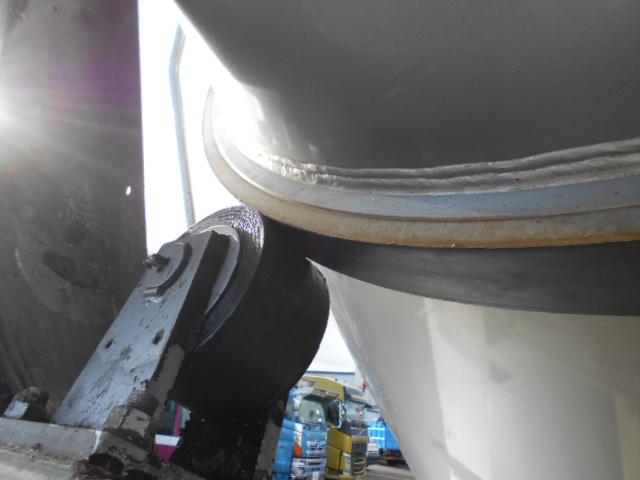 ギガ 　コンクリートミキサー車　上物カヤバ製　容量８．７立米　積載９．６７ｔ　水タンク＆モーター付　電動ホッパーカバー　２デフ　走行２８．４万ｋｍ　７速ミッション（37枚目）