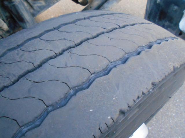 ギガ 　コンクリートミキサー車　上物カヤバ製　容量８．７立米　積載９．６７ｔ　水タンク＆モーター付　電動ホッパーカバー　２デフ　走行２８．４万ｋｍ　７速ミッション（38枚目）