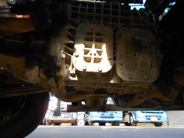 ギガ 　コンクリートミキサー車　上物カヤバ製　容量８．７立米　積載９．６７ｔ　水タンク＆モーター付　電動ホッパーカバー　２デフ　走行２８．４万ｋｍ　７速ミッション（46枚目）