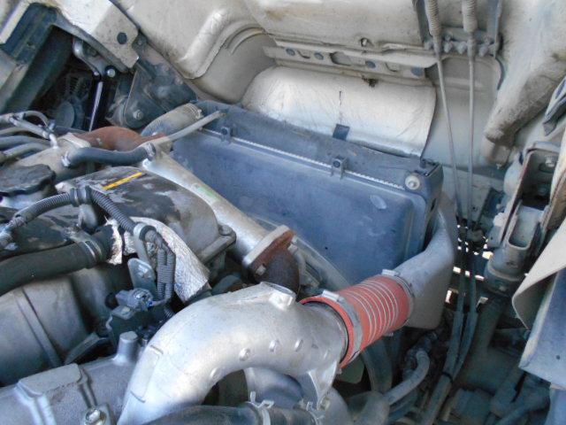 ギガ 　コンクリートミキサー車　上物カヤバ製　容量８．７立米　積載９．６７ｔ　水タンク＆モーター付　電動ホッパーカバー　２デフ　走行２８．４万ｋｍ　７速ミッション（50枚目）