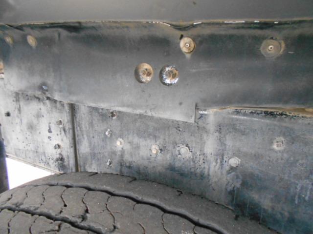 ギガ 　コンクリートミキサー車　上物カヤバ製　容量８．７立米　積載９．６７ｔ　水タンク＆モーター付　電動ホッパーカバー　２デフ　走行２８．４万ｋｍ　７速ミッション（66枚目）