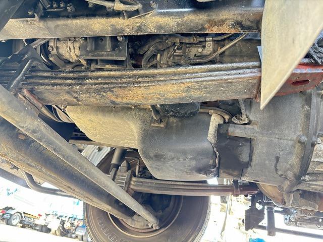 フォワード 　コンクリートミキサー車　上物新明和製　ドラム容量６．３立米　積載７．８８ｔ　増トン車　ホッパーカバー　水タンク付　放水銃付　６速ミッション　走行１７．５万ｋｍ（68枚目）