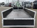 アトラストラック 　クレーン付平ボディ　上物古河ユニック　４段ブーム　ラジコン（無線）　フックイン　２．６ｔ吊り　荷台寸法３２７ｘ１８１ｘ３７　荷台床縞鉄板　積載３ｔ　燃焼不要　走行１．２万ｋｍ　５速ミッション（7枚目）