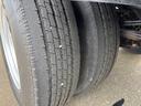 　クレーン付平ボディ　上物古河ユニック　４段ブーム　ラジコン（無線）　フックイン　２．６ｔ吊り　荷台寸法３２７ｘ１８１ｘ３７　荷台床縞鉄板　積載３ｔ　燃焼不要　走行１．２万ｋｍ　５速ミッション（55枚目）