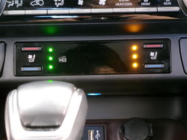 RAV4 G サンルーフ 4WD フルセグ ミュージックプレイヤー接続可 バックカメラ 衝突被害軽減システム ETC LEDヘッドランプ ワンオーナー 記録簿(10枚目)