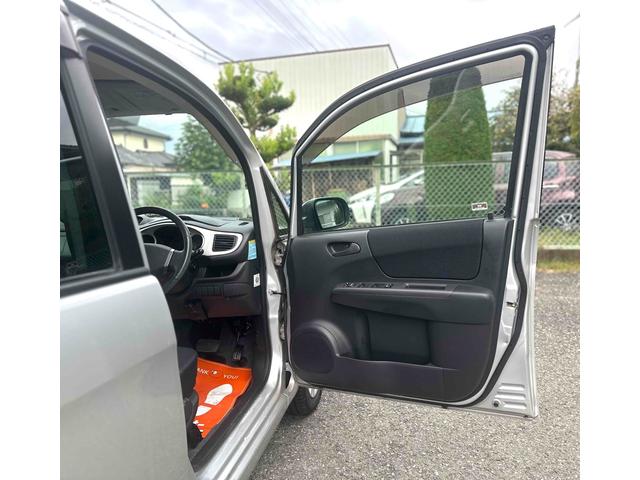 ステラ カスタムRリミテッド ETC ナビ TV HID スマートキー 電動格納ミラー ベンチシート CVT 盗難防止システム ABS CD DVD再生 USB 衝突安全ボディ エアコン パワーステアリング パワーウィンドウ(15枚目)