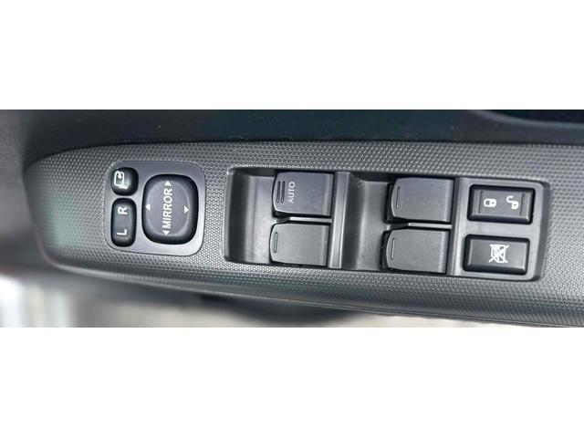 ステラ カスタムRリミテッド ETC ナビ TV HID スマートキー 電動格納ミラー ベンチシート CVT 盗難防止システム ABS CD DVD再生 USB 衝突安全ボディ エアコン パワーステアリング パワーウィンドウ(16枚目)