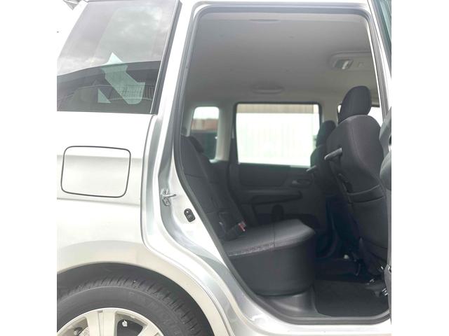 ステラ カスタムRリミテッド ETC ナビ TV HID スマートキー 電動格納ミラー ベンチシート CVT 盗難防止システム ABS CD DVD再生 USB 衝突安全ボディ エアコン パワーステアリング パワーウィンドウ(32枚目)