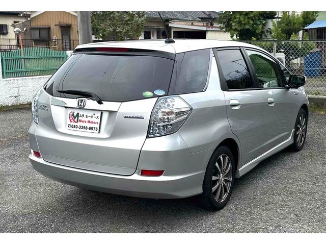 フィットシャトルハイブリッド ハイブリッド ファインライン ETC バックカメラ ナビ TV オートクルーズコントロール 電動格納ミラー CVT 盗難防止システム 衝突安全ボディ アルミホイール CD DVD再生 USB ABS ESC エアコン(5枚目)