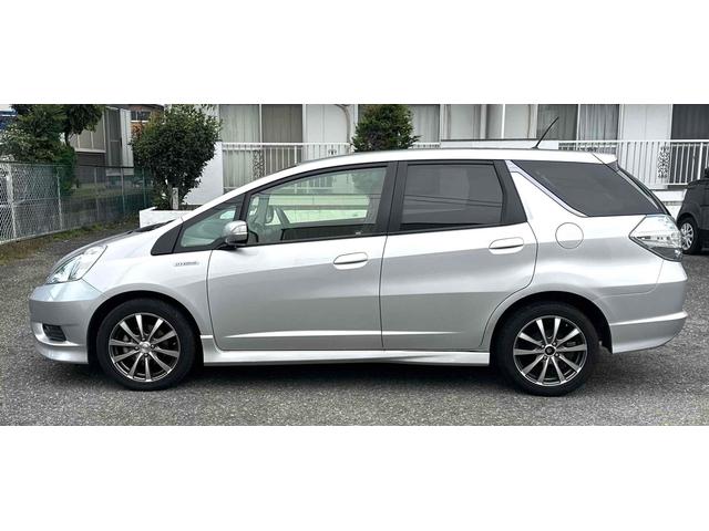 フィットシャトルハイブリッド ハイブリッド ファインライン ETC バックカメラ ナビ TV オートクルーズコントロール 電動格納ミラー CVT 盗難防止システム 衝突安全ボディ アルミホイール CD DVD再生 USB ABS ESC エアコン(8枚目)