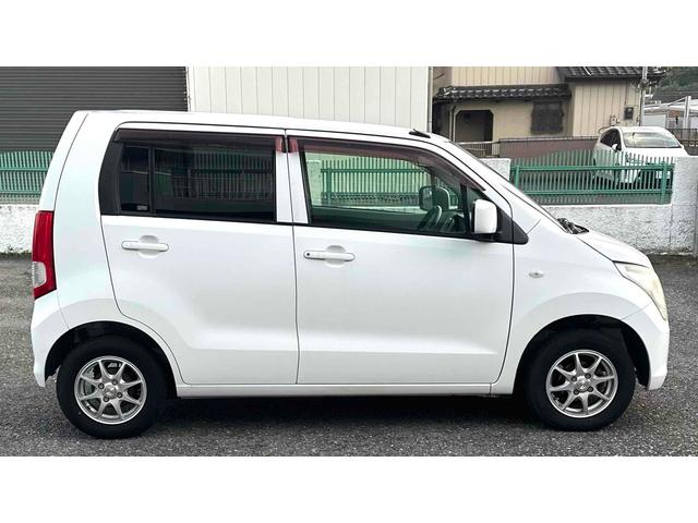 ワゴンＲ ＦＸ　キーレスエントリー　電動格納ミラー　ベンチシート　ＡＴ　盗難防止システム　ＡＢＳ　ＣＤ　アルミホイール　衝突安全ボディ　エアコン　パワーステアリング　パワーウィンドウ　運転席エアバッグ（4枚目）