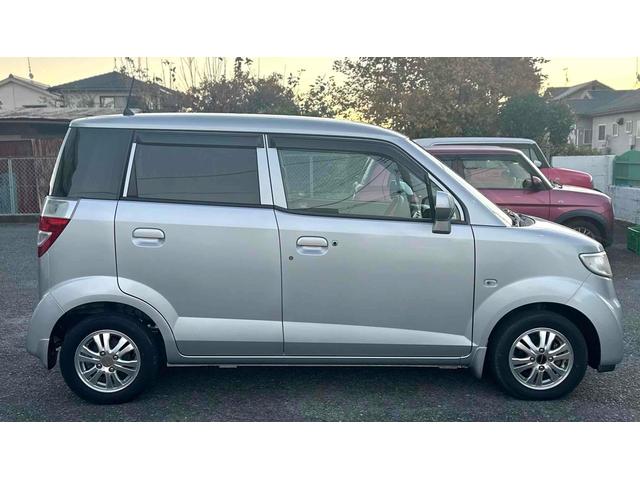 ゼスト Ｄ　スマートキー　電動格納ミラー　ベンチシート　ＡＴ　盗難防止システム　ＡＢＳ　ＣＤ　アルミホイール　衝突安全ボディ　エアコン　パワーステアリング（4枚目）