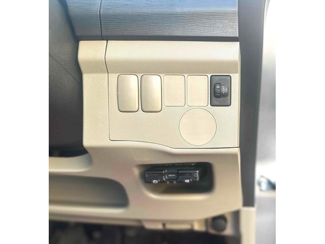 ステラ Ｌ　ＥＴＣ　バックカメラ　ナビ　ＴＶ　キーレスエントリー　電動格納ミラー　ベンチシート　ＣＶＴ　盗難防止システム　ＡＢＳ　ＣＤ　ＵＳＢ　衝突安全ボディ　エアコン　パワーステアリング　パワーウィンドウ（18枚目）