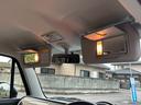 車内でちょっとした身だしなみチェックに活用できるパニティーミラーが運転席・助手席についております。