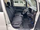 運転席には、座面高さ調節レバーがついておりますので、体型に合わせてシートポジションをかえられます。