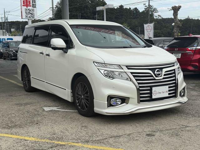 エルグランド ３５０ハイウェイスタープレミアムアーバンクロム　ドライブレコーダー　ＥＴＣ　全周囲カメラ　ナビ　ＴＶ　クリアランスソナー　オートクルーズコントロール　レーンアシスト　衝突被害軽減システム　両側電動スライドドア　オートライト　ＬＥＤヘッドランプ（4枚目）