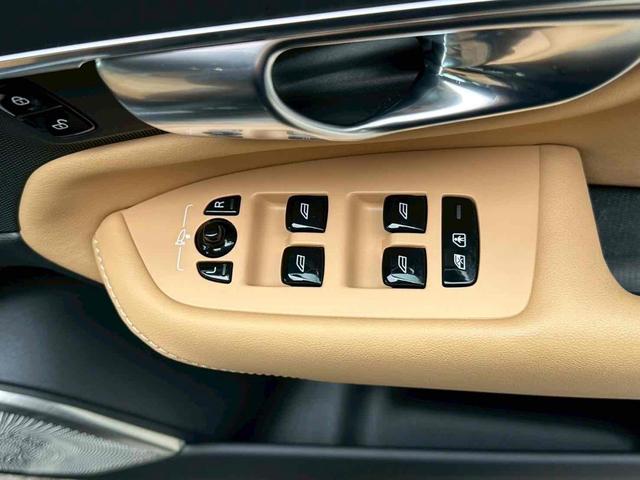 ＸＣ９０ Ｂ６　ＡＷＤ　インスクリプション　４ＷＤ　ＥＴＣ　クリアランスソナー　オートクルーズコントロール　パワーシート　衝突被害軽減システム　ナビ　ＴＶ　オートマチックハイビーム　オートライト　ＬＥＤヘッドランプ　ヘッドライトウォッシャー（27枚目）