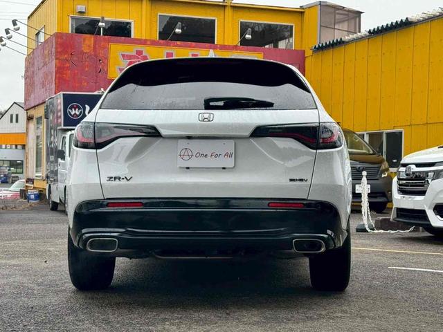 ＺＲ－Ｖ ｅ：ＨＥＶ　Ｚ特別仕様車ブラックスタイル　４ＷＤ　ドライブレコーダー　全周囲カメラ　クリアランスソナー　オートクルーズコントロール　レーンアシスト　パワーシート　衝突被害軽減システム　ナビ　ＴＶ　オートライト　ＬＥＤヘッドランプ（5枚目）