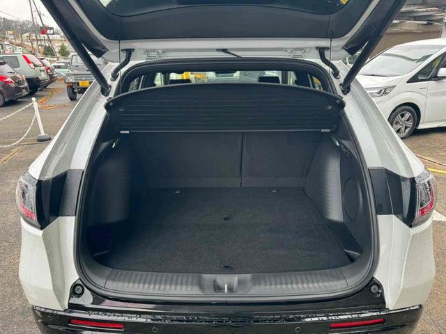 ＺＲ－Ｖ ｅ：ＨＥＶ　Ｚ特別仕様車ブラックスタイル　４ＷＤ　ドライブレコーダー　全周囲カメラ　クリアランスソナー　オートクルーズコントロール　レーンアシスト　パワーシート　衝突被害軽減システム　ナビ　ＴＶ　オートライト　ＬＥＤヘッドランプ（11枚目）