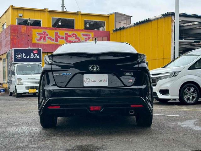 プリウスＰＨＶ Ｓ　ＧＲスポーツ　レーンアシスト　オートクルーズコントロール　衝突被害軽減システム　バックカメラ　ナビ　ＴＶ　アルミホイール　オートマチックハイビーム　オートライト　ＬＥＤヘッドランプ　ＣＶＴ　シートヒーター（5枚目）