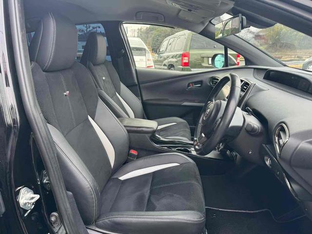 プリウスＰＨＶ Ｓ　ＧＲスポーツ　レーンアシスト　オートクルーズコントロール　衝突被害軽減システム　バックカメラ　ナビ　ＴＶ　アルミホイール　オートマチックハイビーム　オートライト　ＬＥＤヘッドランプ　ＣＶＴ　シートヒーター（7枚目）