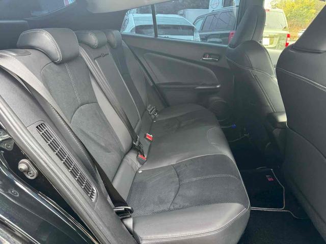 プリウスＰＨＶ Ｓ　ＧＲスポーツ　レーンアシスト　オートクルーズコントロール　衝突被害軽減システム　バックカメラ　ナビ　ＴＶ　アルミホイール　オートマチックハイビーム　オートライト　ＬＥＤヘッドランプ　ＣＶＴ　シートヒーター（8枚目）