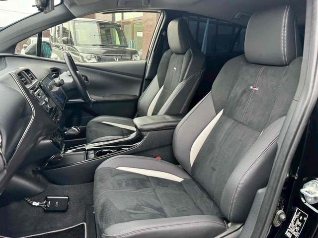 プリウスＰＨＶ Ｓ　ＧＲスポーツ　レーンアシスト　オートクルーズコントロール　衝突被害軽減システム　バックカメラ　ナビ　ＴＶ　アルミホイール　オートマチックハイビーム　オートライト　ＬＥＤヘッドランプ　ＣＶＴ　シートヒーター（10枚目）