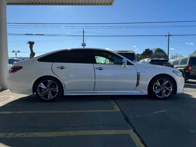 クラウンハイブリッド ＲＳアドバンス　ドライブレコーダー　ＥＴＣ　クリアランスソナー　レーンアシスト　オートクルーズコントロール　衝突被害軽減システム　全周囲カメラ　ナビ　ＴＶ　アルミホイール　オートライト　ＬＥＤヘッドランプ　ＣＶＴ（5枚目）