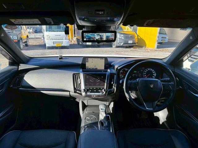 クラウンハイブリッド ＲＳアドバンス　ドライブレコーダー　ＥＴＣ　クリアランスソナー　レーンアシスト　オートクルーズコントロール　衝突被害軽減システム　全周囲カメラ　ナビ　ＴＶ　アルミホイール　オートライト　ＬＥＤヘッドランプ　ＣＶＴ（15枚目）