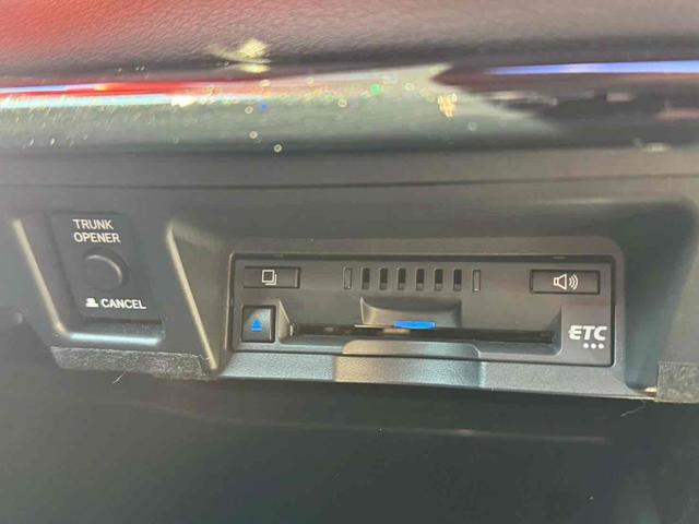 クラウンハイブリッド ＲＳアドバンス　ドライブレコーダー　ＥＴＣ　クリアランスソナー　レーンアシスト　オートクルーズコントロール　衝突被害軽減システム　全周囲カメラ　ナビ　ＴＶ　アルミホイール　オートライト　ＬＥＤヘッドランプ　ＣＶＴ（26枚目）