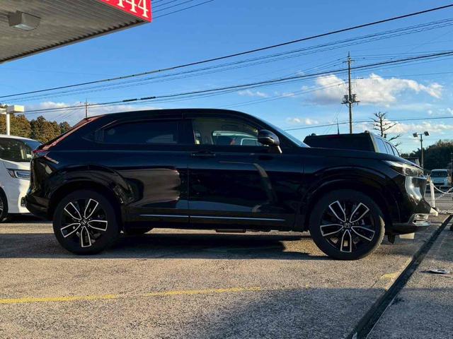 ヴェゼル ｅ：ＨＥＶ　Ｚ　ＥＴＣ　バックカメラ　クリアランスソナー　オートクルーズコントロール　レーンアシスト　衝突被害軽減システム　ナビ　ＴＶ　オートライト　ＬＥＤヘッドランプ　アルミホイール　スマートキー　電動格納ミラー（5枚目）