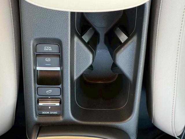 ヴェゼル ｅ：ＨＥＶ　Ｚ　ＥＴＣ　バックカメラ　クリアランスソナー　オートクルーズコントロール　レーンアシスト　衝突被害軽減システム　ナビ　ＴＶ　オートライト　ＬＥＤヘッドランプ　アルミホイール　スマートキー　電動格納ミラー（21枚目）