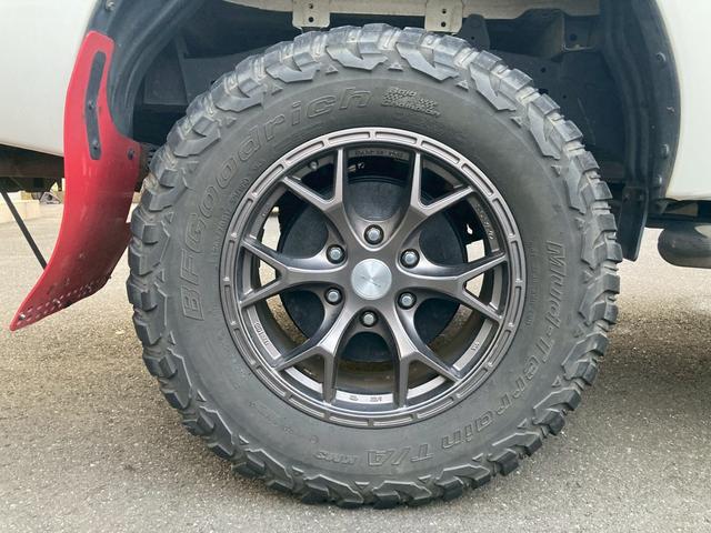 ハイラックス Ｚ　純正ナビ　４インチリフトアップ　ＴＲＤスポーツバー　ＴＲＤスキッドプレート　ＴＲＤマッドフラップ　ＪＡＯＳ１７ＡＷ　ステップ　バックモニター　プリクラッシュセーフティシステム　ＬＥＤ　クルコン　禁煙車（66枚目）
