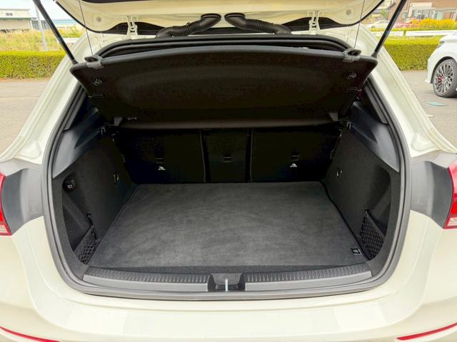 Ａクラス Ａ１８０　スタイル　１０．２５型ディスプレイナビ　レーダーセーフティパッケージ　パークトニック　バックモニター　アクティブパーキングアシスト　ＬＥＤハイパフォーマンスヘッドランプ　シートヒーター　パワーシート　地デジＴＶ（14枚目）
