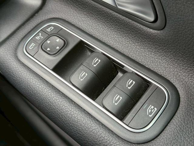 Ａクラス Ａ１８０　スタイル　１０．２５型ディスプレイナビ　レーダーセーフティパッケージ　パークトニック　バックモニター　アクティブパーキングアシスト　ＬＥＤハイパフォーマンスヘッドランプ　シートヒーター　パワーシート　地デジＴＶ（36枚目）