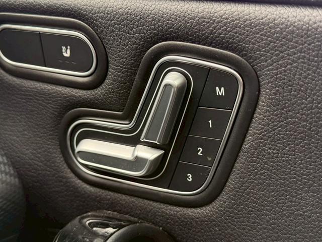Ａクラス Ａ１８０　スタイル　１０．２５型ディスプレイナビ　レーダーセーフティパッケージ　パークトニック　バックモニター　アクティブパーキングアシスト　ＬＥＤハイパフォーマンスヘッドランプ　シートヒーター　パワーシート　地デジＴＶ（42枚目）