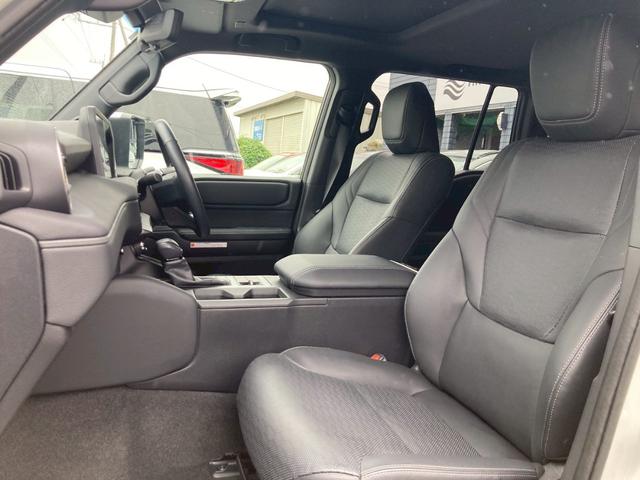 ランドクルーザー250 VX 12.3型ディスプレイオーディオプラスナビ JBLプレミアムサウンド 丸目1眼LEDヘッドランプ ルーフレール パワーバックドア 全方位モニター デジタルインナーミラー サンルーフ レザーシート 禁煙(13枚目)