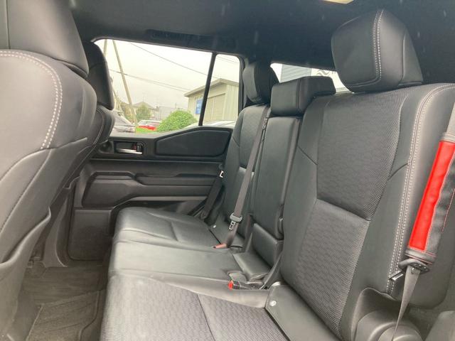 ランドクルーザー250 VX 12.3型ディスプレイオーディオプラスナビ JBLプレミアムサウンド 丸目1眼LEDヘッドランプ ルーフレール パワーバックドア 全方位モニター デジタルインナーミラー サンルーフ レザーシート 禁煙(14枚目)