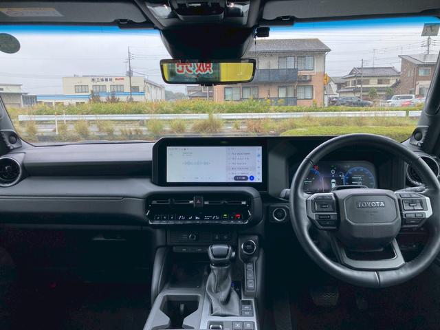 ランドクルーザー250 VX 12.3型ディスプレイオーディオプラスナビ JBLプレミアムサウンド 丸目1眼LEDヘッドランプ ルーフレール パワーバックドア 全方位モニター デジタルインナーミラー サンルーフ レザーシート 禁煙(19枚目)