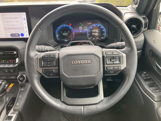 ランドクルーザー250 VX 12.3型ディスプレイオーディオプラスナビ JBLプレミアムサウンド 丸目1眼LEDヘッドランプ ルーフレール パワーバックドア 全方位モニター デジタルインナーミラー サンルーフ レザーシート 禁煙(20枚目)