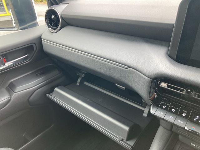 ランドクルーザー250 VX 12.3型ディスプレイオーディオプラスナビ JBLプレミアムサウンド 丸目1眼LEDヘッドランプ ルーフレール パワーバックドア 全方位モニター デジタルインナーミラー サンルーフ レザーシート 禁煙(47枚目)